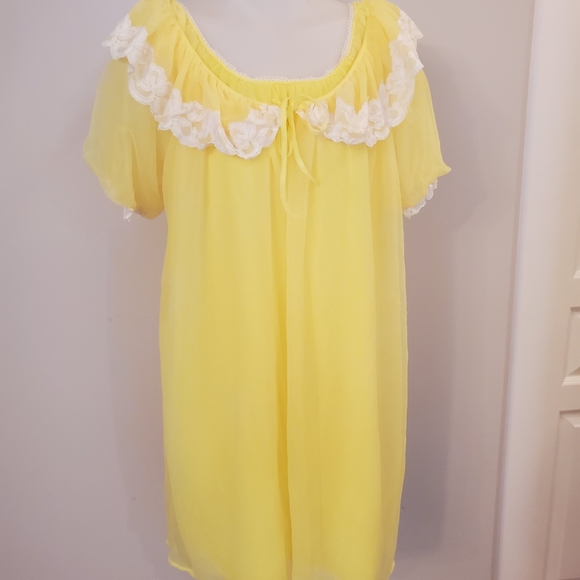 Dore' Other - Vintage Dore' Nightie & Robe Set Large